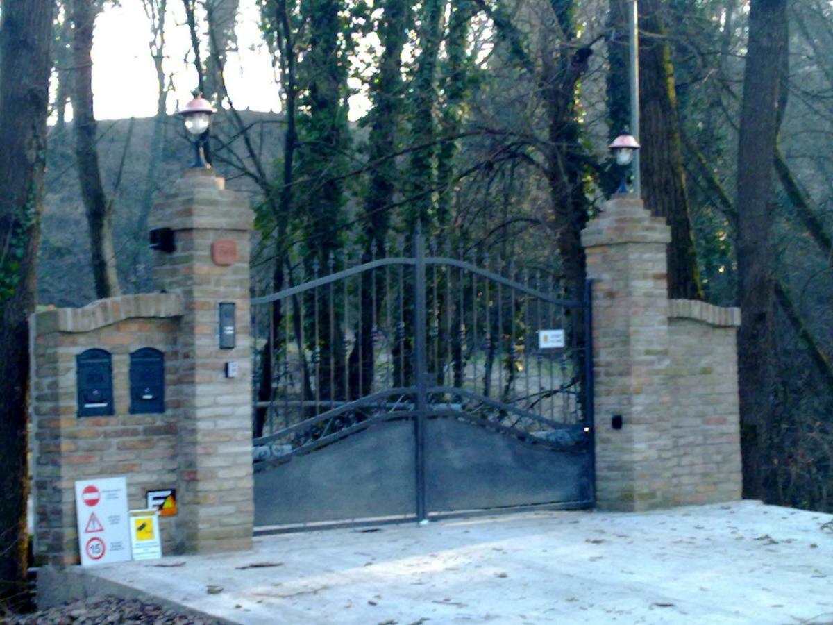 Casa Nel Bosco Bed & Breakfast Reggio Emilia Exterior photo